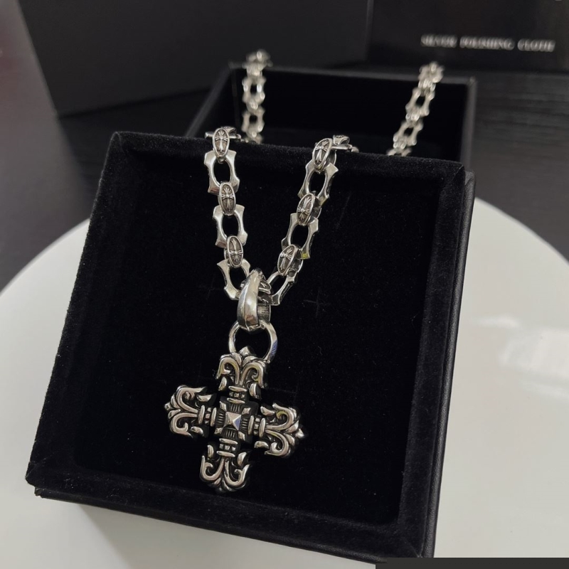 Ch**me He**ts necklaces